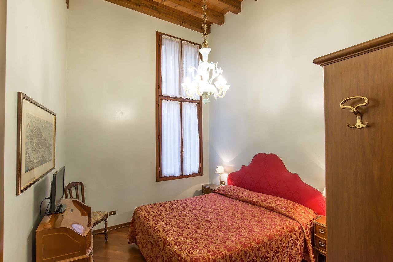 Piccola Fenice 3* Venecia