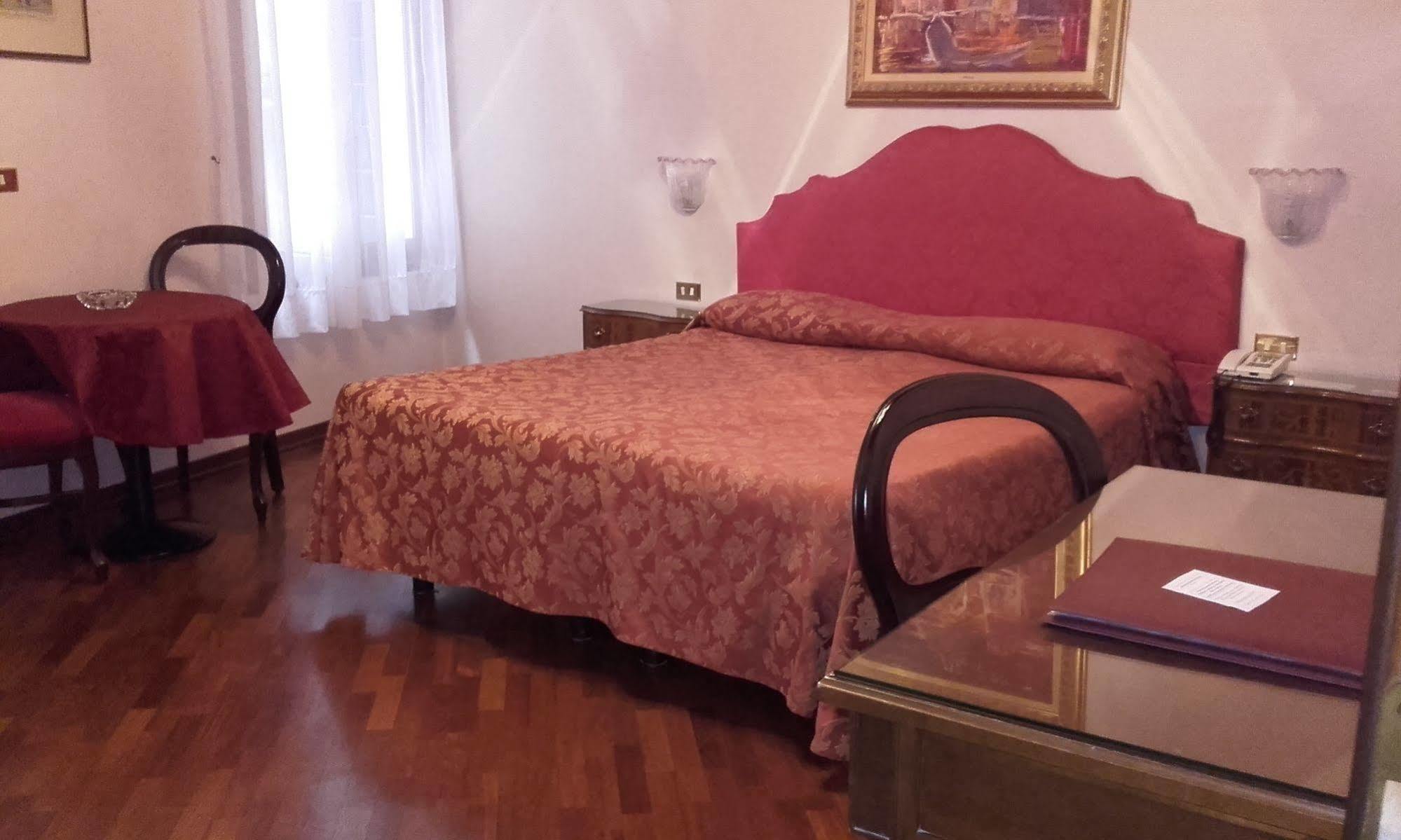 Hotel Piccola Fenice Venecia